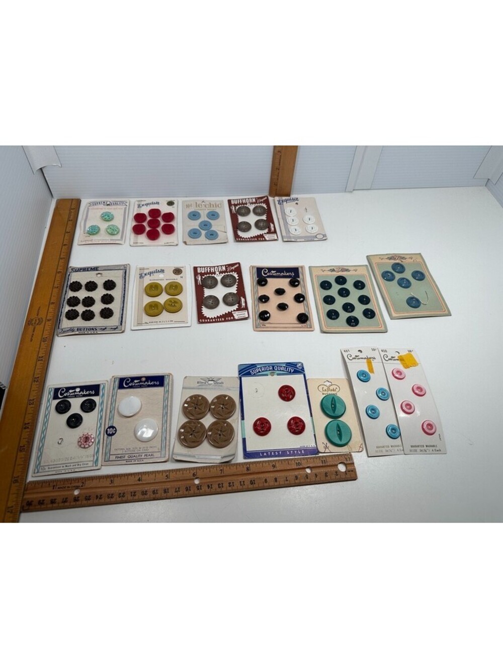 Vintage Sewing Buttons Lot Original Cards Le Chic Costumakers Buffhorn Exquisit